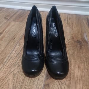 Woman's Aldo black round toe pumps, size 39